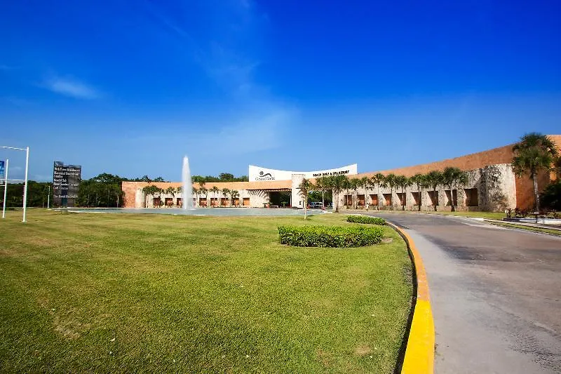 **** Szálloda Nick Price Residences Playa del Carmen Mexikó